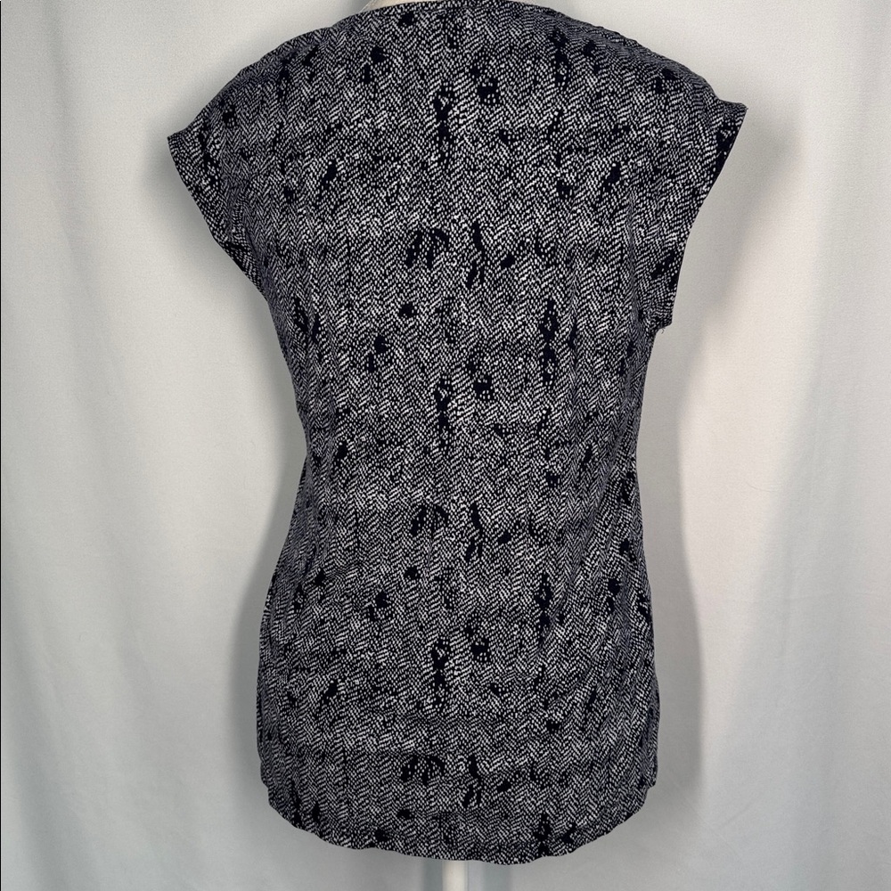❤️3/$30 Daniel Rainn Navy and White Women's Top - Picture 5 of 8